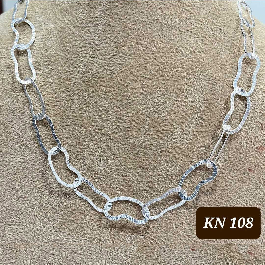 Elegant Textured Oval link Necklace